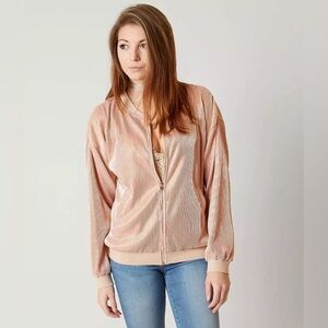 Buckle gimmicks textured bomber